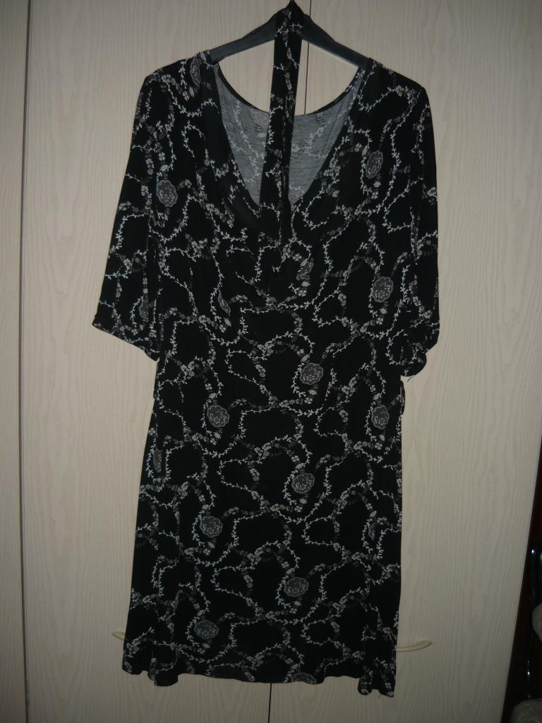 Robe noire et blanche taille 44, Ophalen of Verzenden, Gedragen