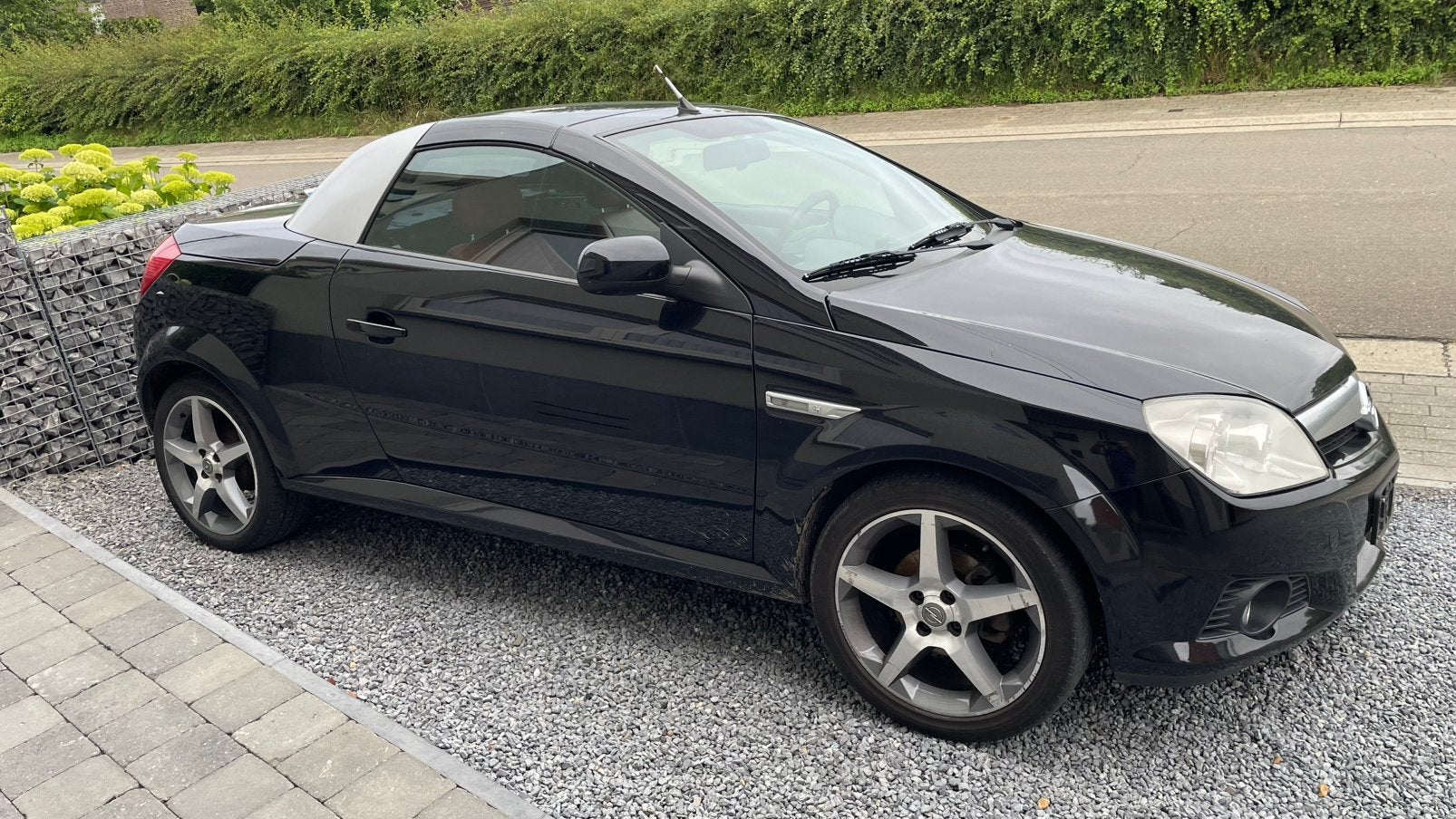 Opel Tigra 1.3 cdti, Autos, Opel, Particulier, Tigra, ABS, Diesel, Euro 4, Cabriolet, 2 portes, Noir, Enlèvement