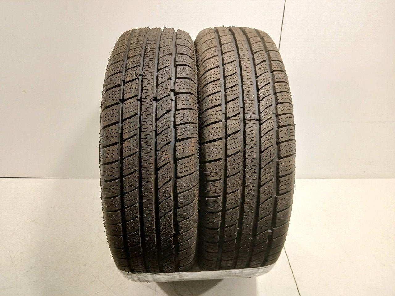 Bandenset 2 stuks 4-Seizoenen 195 65 R15, Auto-onderdelen, Banden en Velgen, Onderdelen@venauto.nl, Van der Ven Autorecycling B.V.