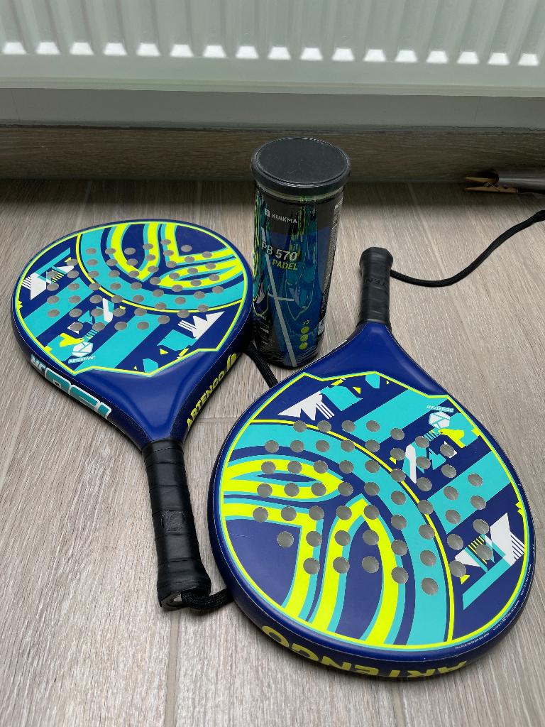 2 padelracketten met padelballen, Sport en Fitness, Padel, Ophalen, Padelballen
