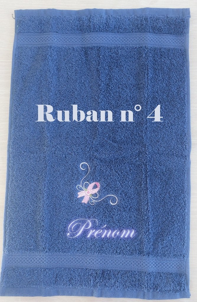 Serviette invité bleu nuit brodée avec 1 ruban rose, Maison & Meubles, Neuf, Autres marques, Enlèvement ou Envoi, Serviette invité