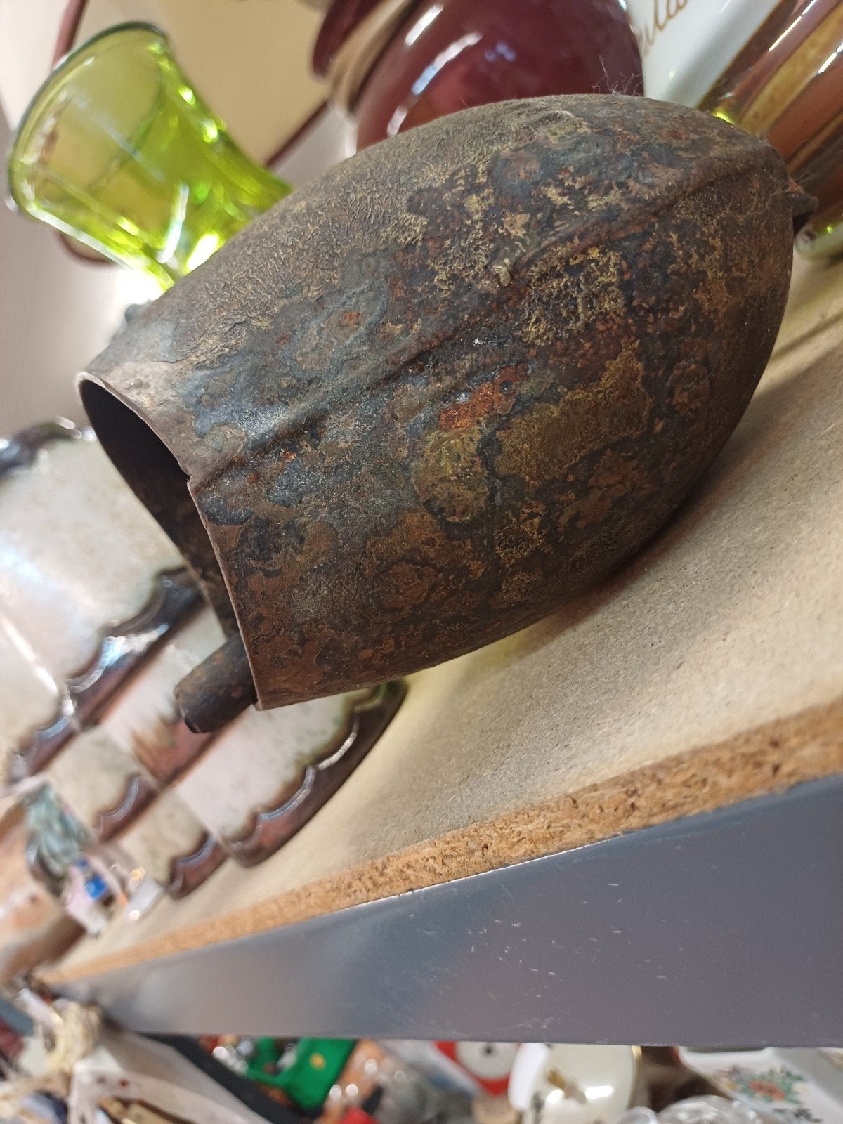 Ancienne cloche de vache, Enlèvement