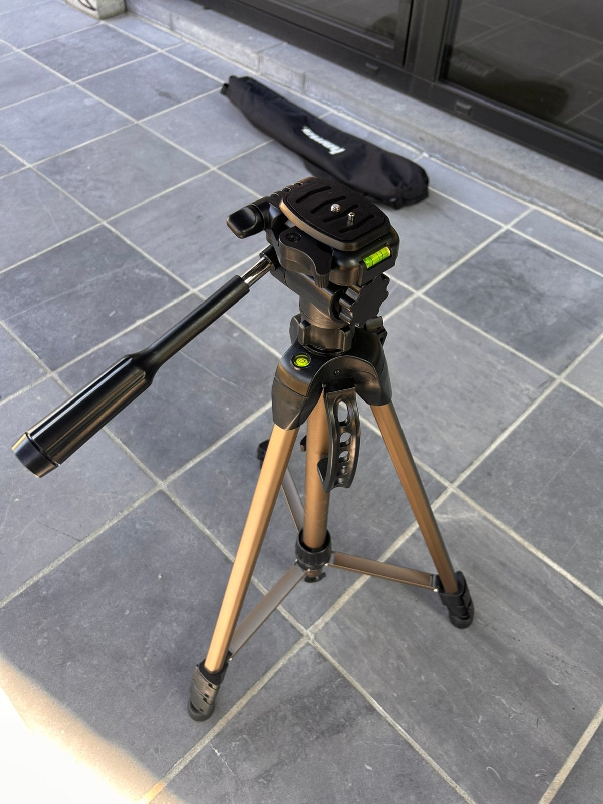 Statief Hama , star 61, champagnekleur , max 153 cm, Audio, Tv en Foto, Fotografie | Statieven en Balhoofden, Ophalen, Zo goed als nieuw