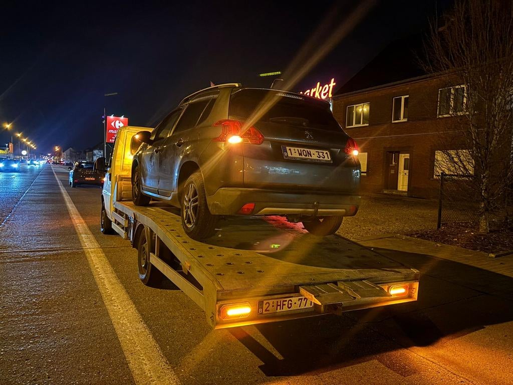 Takelen

Slepen

Wegslepen

Auto ophalen

Voertuig transport