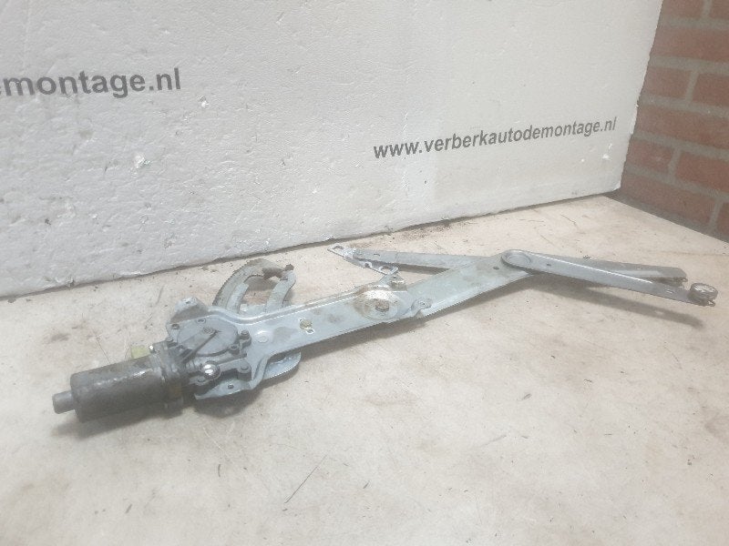 VITRE MECANISME ELECTRIQUE GAUCHE Saab 900 II (YS3D), Brose SE, Info@brose.com, Utilisé, Max-Brose-Straße 1
96450  Coburg, DE