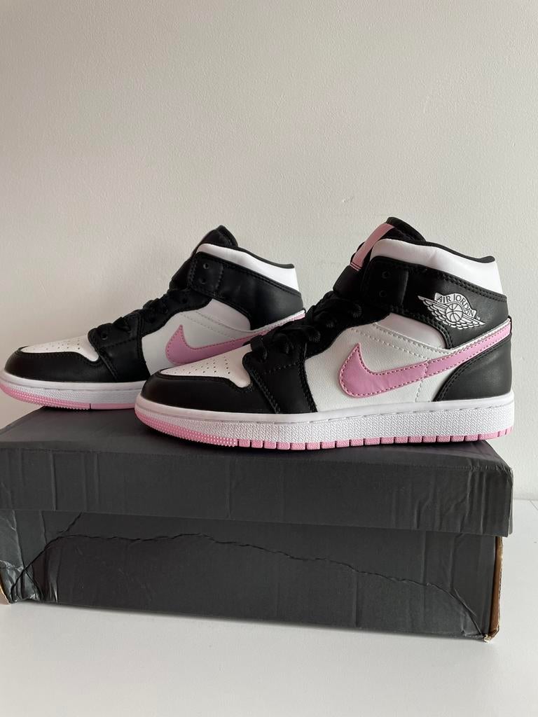 Nike air jordan 1 mid, Kleding | Dames, Schoenen, Ophalen, Wit, Zo goed als nieuw, Sneakers