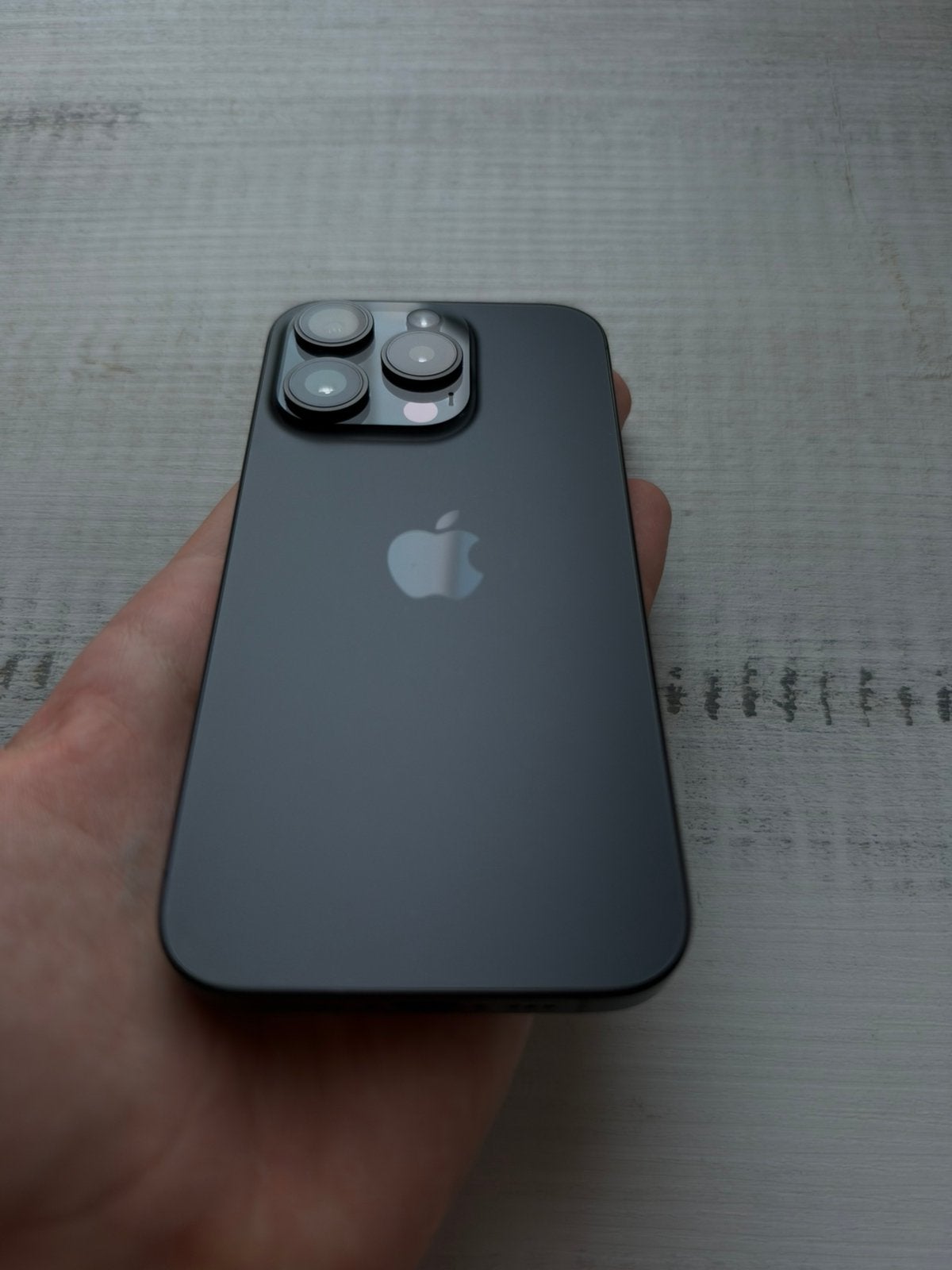 iPhone 15 Pro 128 Go, noir, Noir, Protecteur d'écran, Autres matériaux, Comme neuf