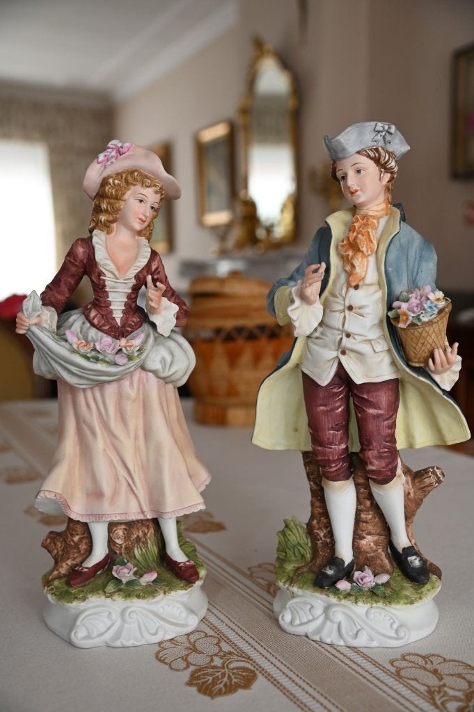 Koppel Antieke/Vintage Biscuit Porseleinen Beeldjes, Verzamelen, Ophalen, Zo goed als nieuw, Mens