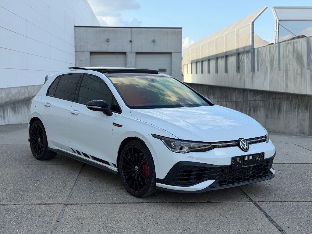 Volkswagen Golf 8 GTI CLUBSPORT|AKRAPOVIC|PANO|IQLIGHTS, 1459 kg, 4 cilinders, 1984 cc, Alcantara