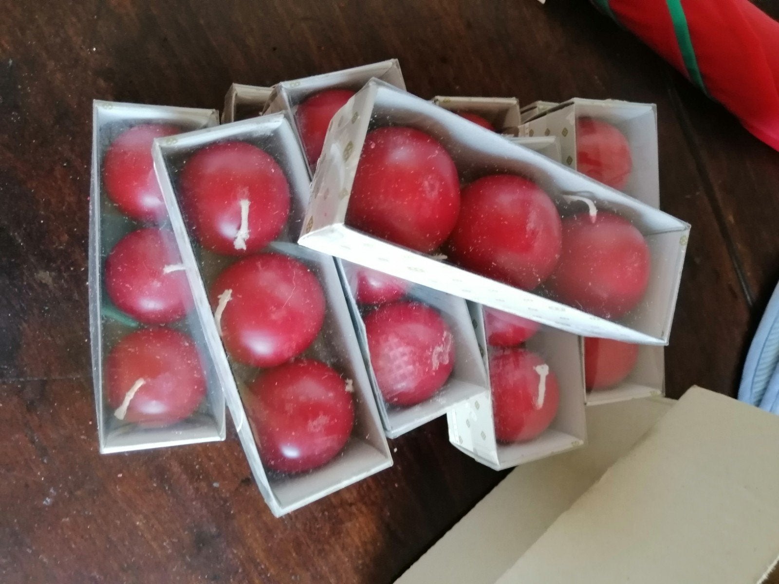 30 ronde rode kaarsjes., Huis en Inrichting, Woonaccessoires | Kandelaars en Kaarsen, Ophalen