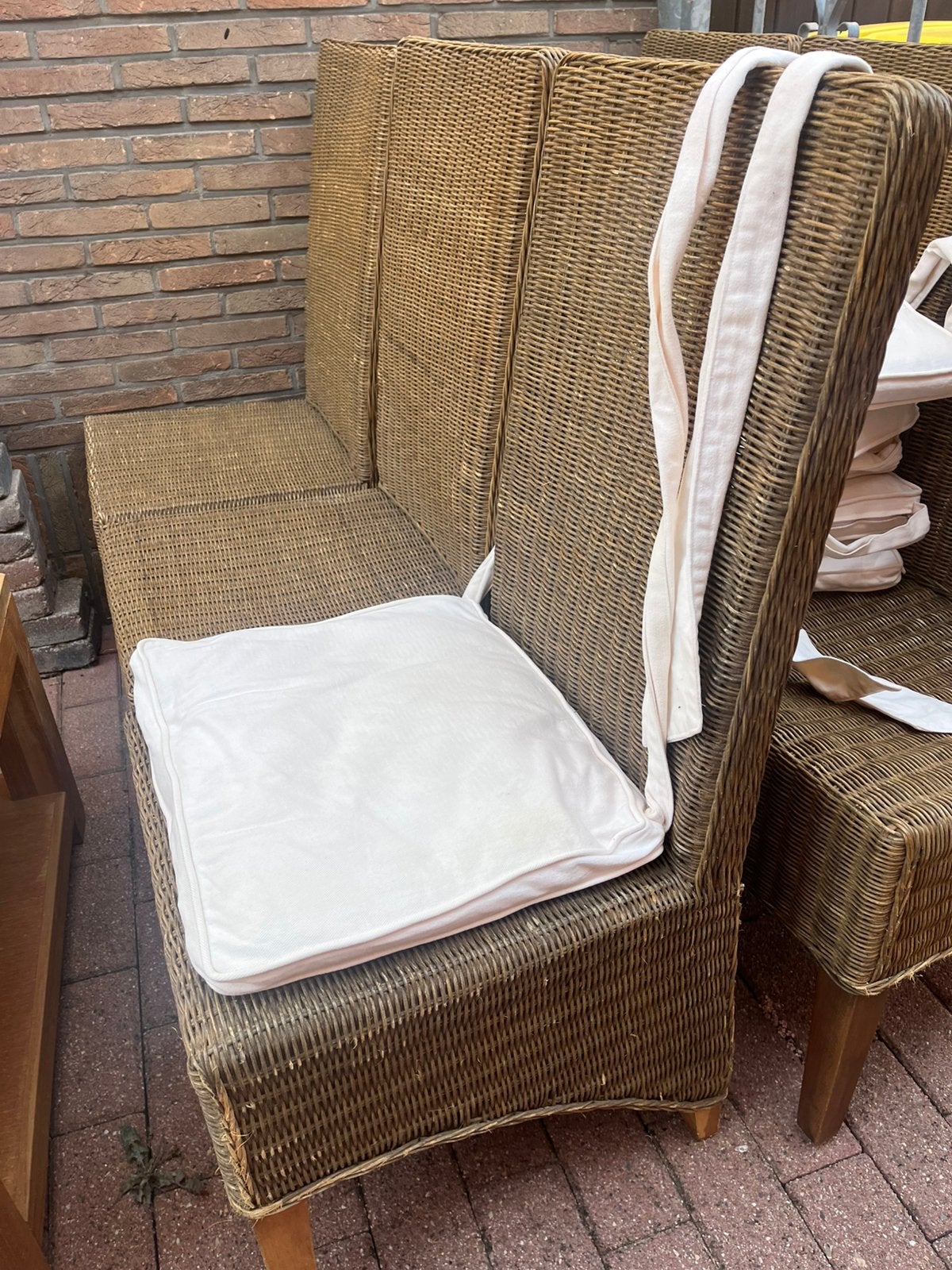 Gratis af te halen: 6rotan eetkamerstoelen met kussens, Huis en Inrichting, Ophalen, Zo goed als nieuw