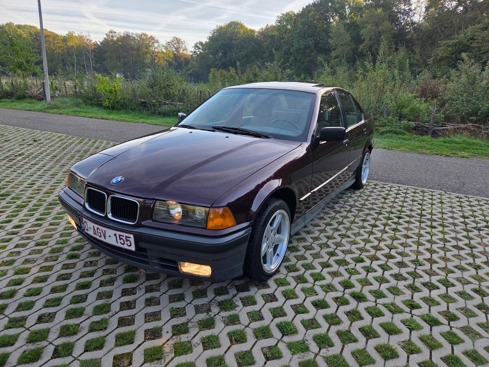 BMW 318i (E36) - 68.500 km, Euro 2, 4 deurs, Beige, 4 cilinders