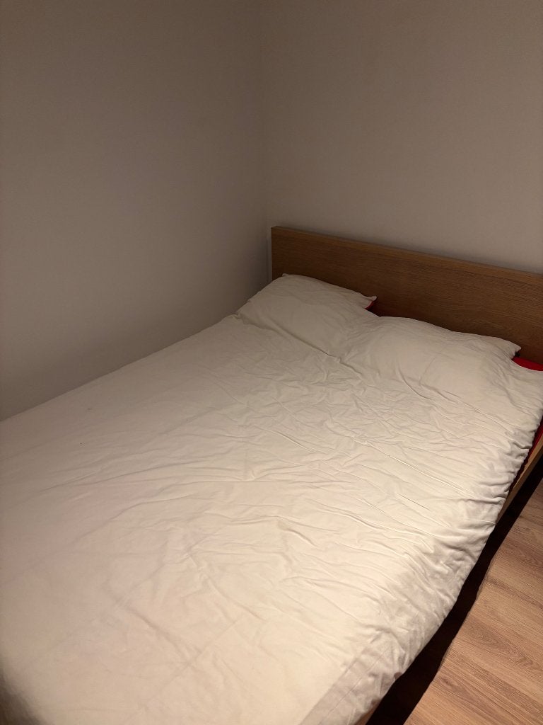 Bed Ikea bed met matras en verstevigde lattenbodem, Huis en Inrichting, Slaapkamer | Bedden, Ophalen, Gebruikt, Beige, 140 cm