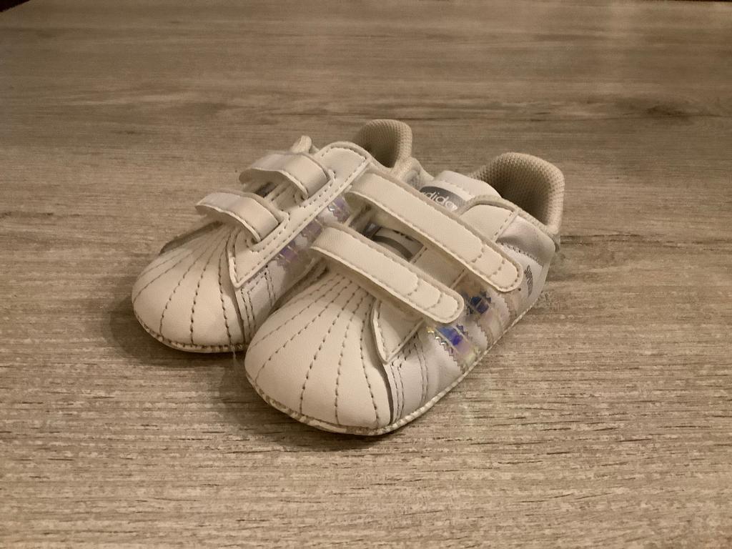 Baby Adidas sportschoentjes (Maat 17), Adidas, Schoentjes, Jongetje of Meisje, Ophalen of Verzenden