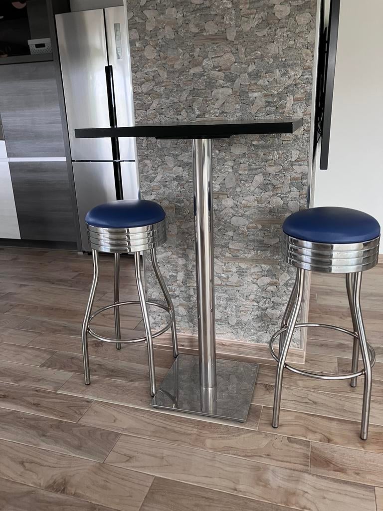 Table haute + 2 chaises bistrot, 2 tabourets, Enlèvement, Utilisé