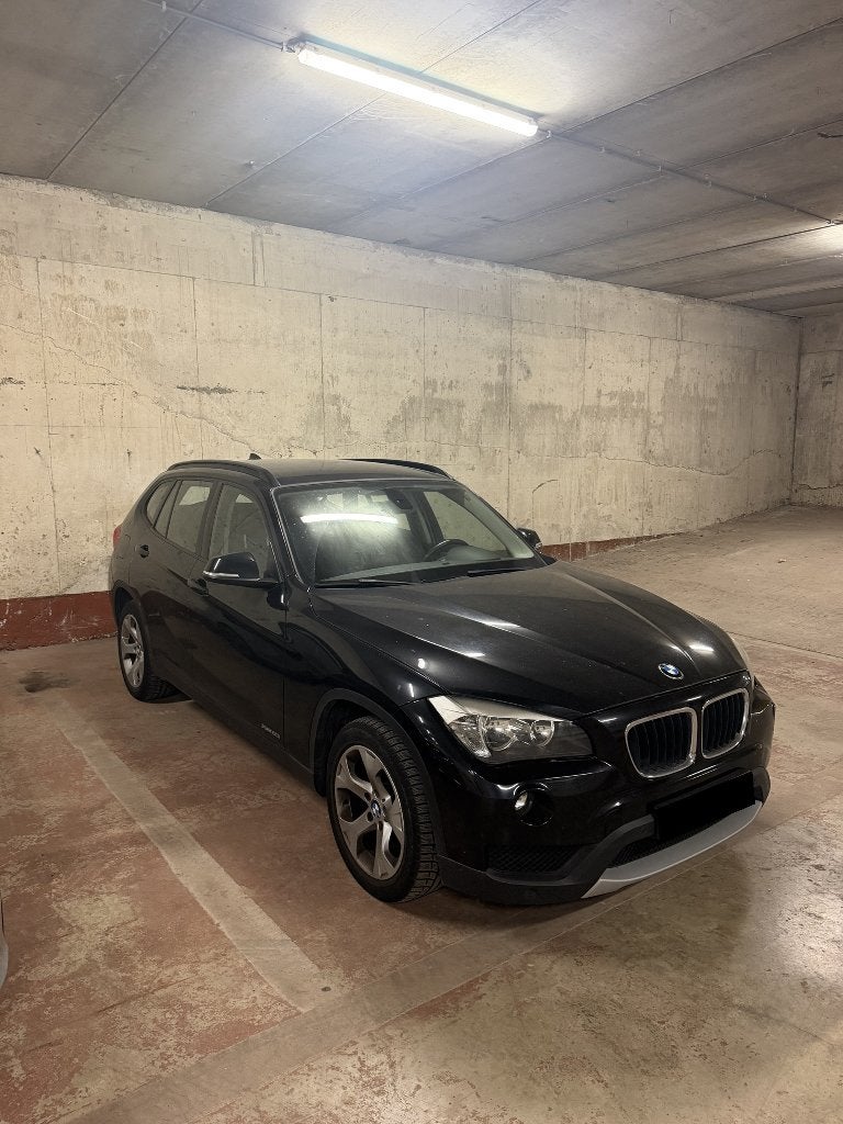 BMW X1 Te koop winter & zomerbanden op velg, Auto's, Zwart, Leder, Particulier, Zetelverwarming