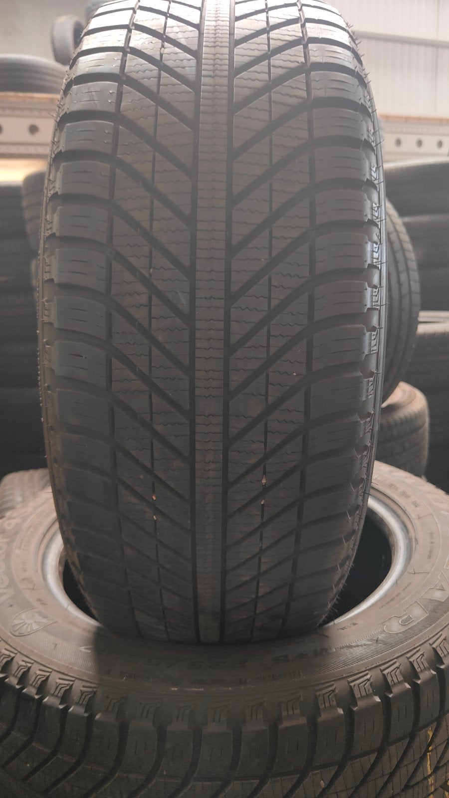 235/55r17 Goodyear 4season 50€ per stuk met montage, Ophalen