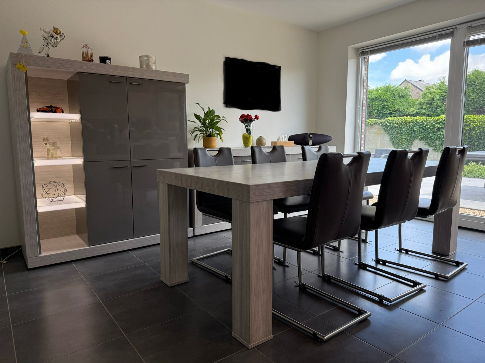 Eetkamermeubilair (tafel, stoelen, dressoir, bar), Ophalen, Gebruikt