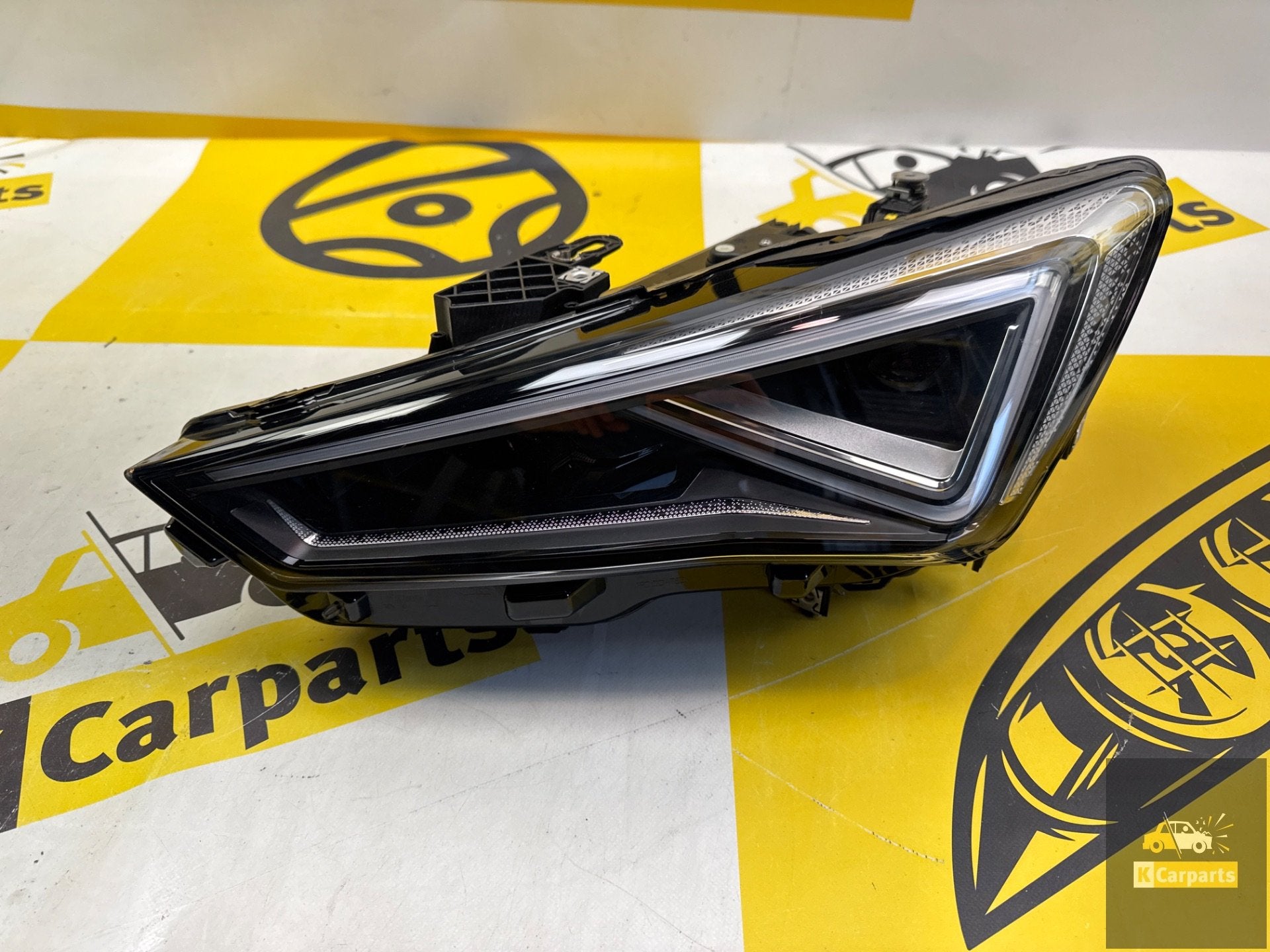 Seat Leon 4 V Cupra Links voor Koplamp 5FB941035H Origineel, Gebruikt, Autovia A-2, Km 585 585
08760  Martorell, ES, SEAT S.A.