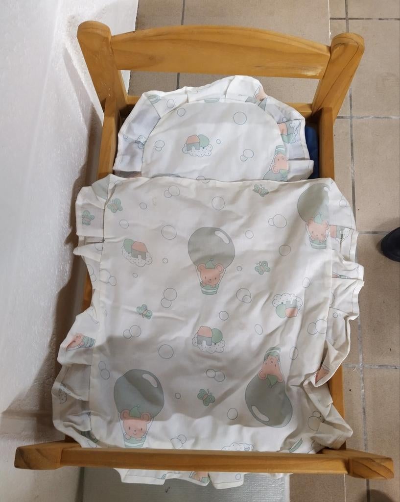 Houten poppenbedje en stoeltje inclusief accessoires, Kinderen en Baby's, Ophalen