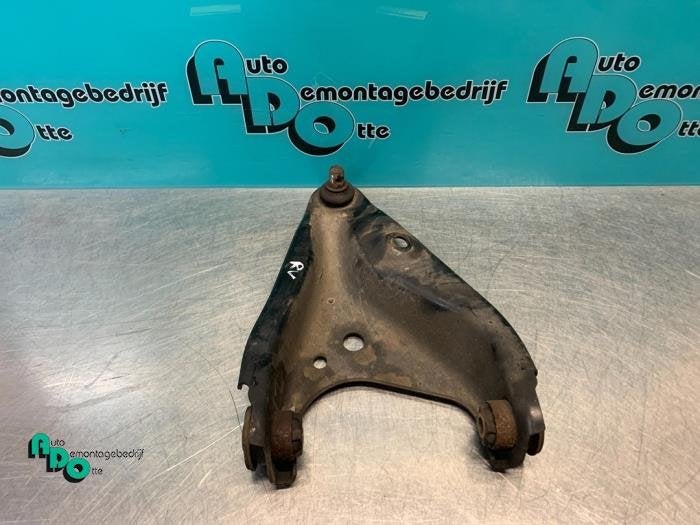 Bras de suspension avant droit d'un Dacia Logan (Logan 1 04-, Dacia, -, 3 mois de garantie, Utilisé