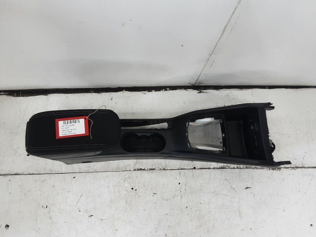 MIDDENCONSOLE Fiat Tipo (356H / 357H) (735622329), FCA Germany GmbH, Gebruikt, IPC D1-09 Bahnhofsplatz
65423  Rüsselsheim am Main, DE