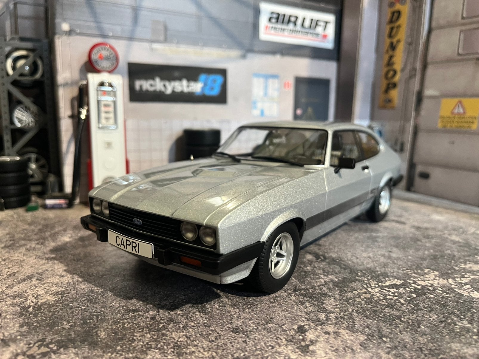 1:18 Ford Capri - neuve dans sa boite, Enlèvement ou Envoi, Voiture