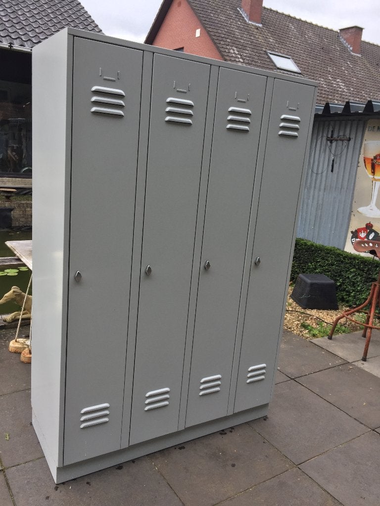 Degelijke 4 - deurs locker / lockerkast / kledingkast, Ophalen, Gebruikt
