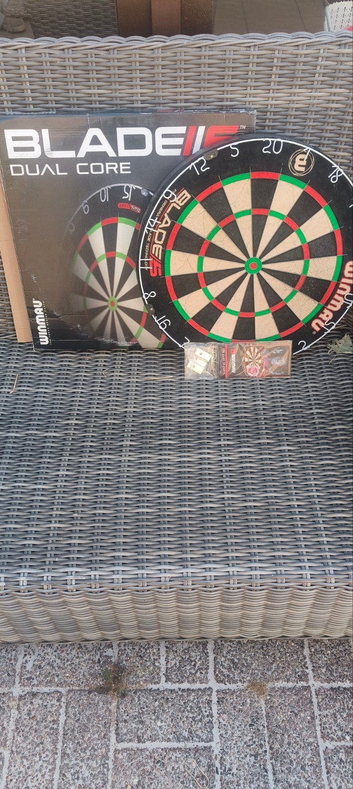 darts bord en kast, Sport en Fitness, Ophalen, Nieuw, Dartbord