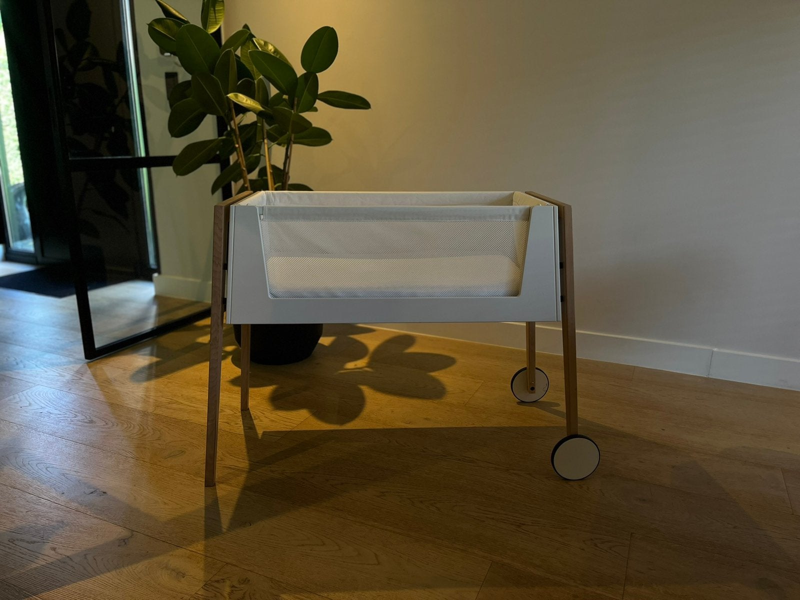 Leander Linea Co-Sleeper Side by Side – Prachtige staat, Enfants & Bébés, Enlèvement, Comme neuf