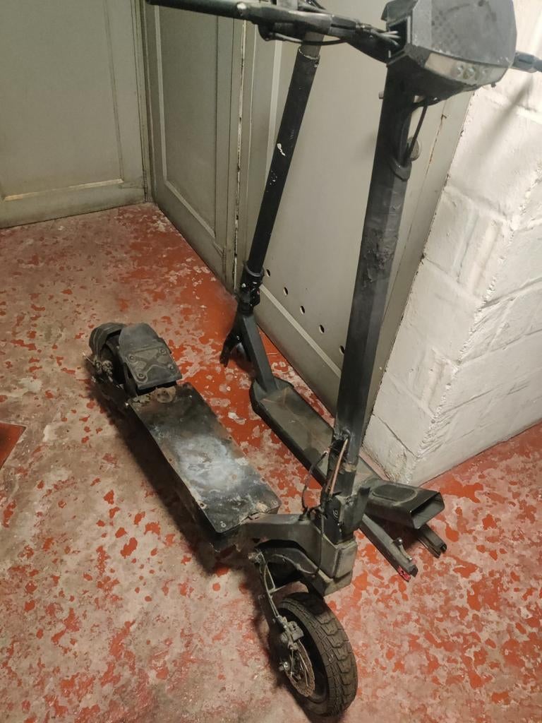 Cadre châssis trottinette électrique pour pièces