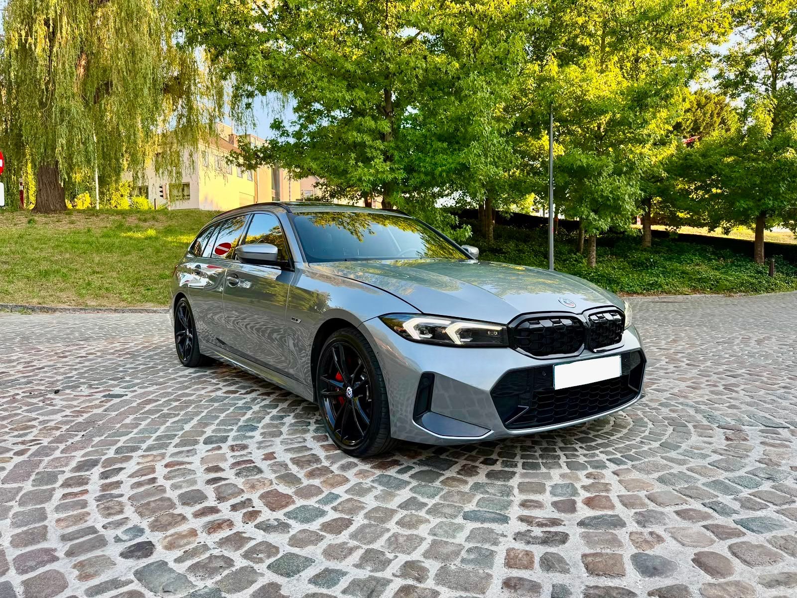BMW 330e HYBRIDE PACK M/PANO/ LASER/HEAD-UP/TREKHAAK, Auto's, Automaat, Leder, 5 deurs, Zilver of Grijs