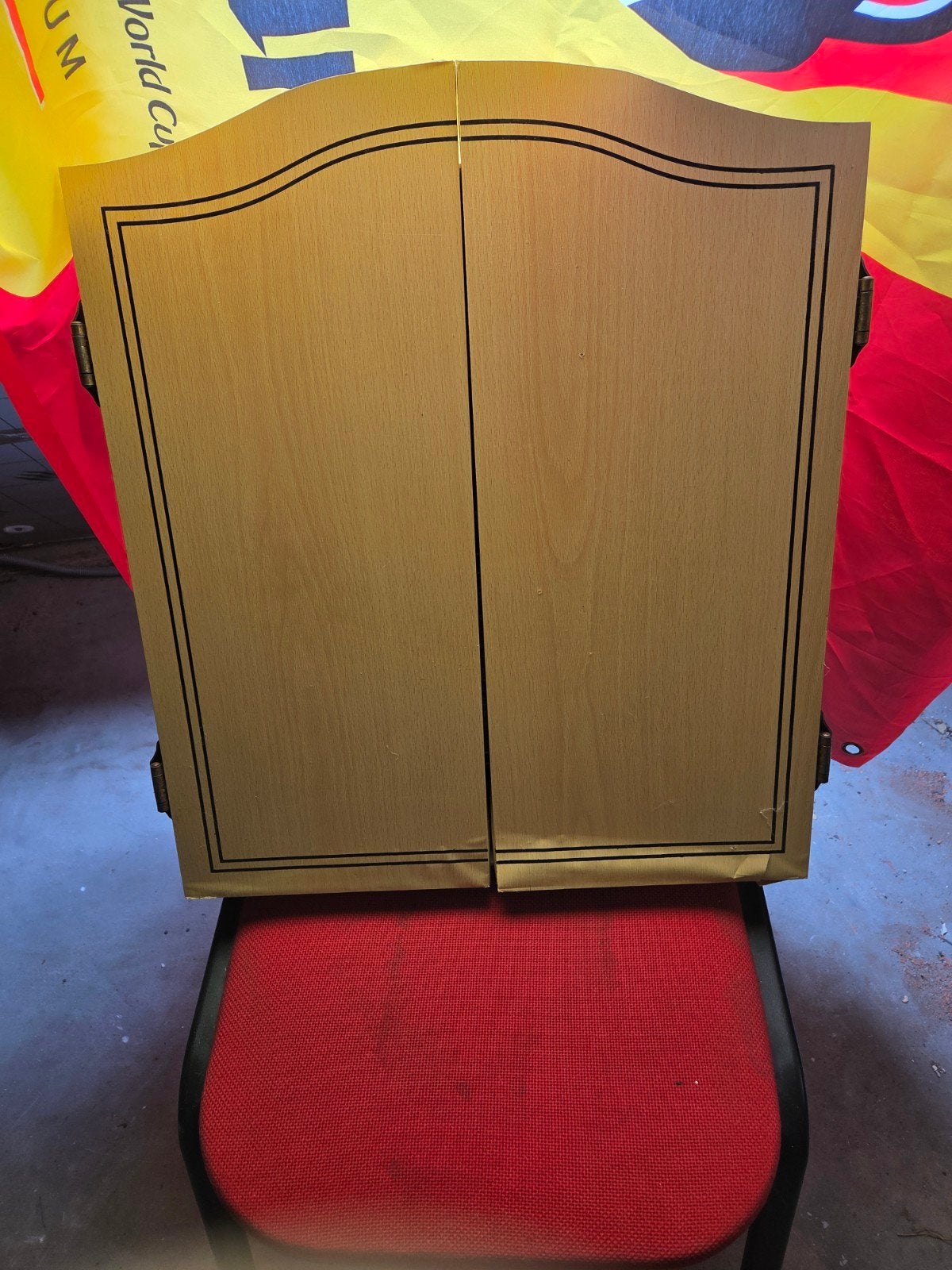 Dartsspel in kast, Ophalen
