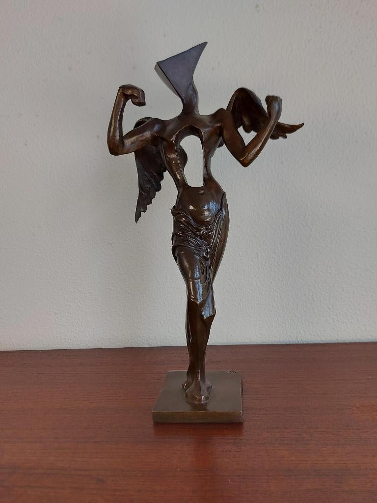 Surrealistische Engel Bronzen Beeld Salvador Dali Gesigneerd, Ophalen of Verzenden, Brons, Bruin, Europa