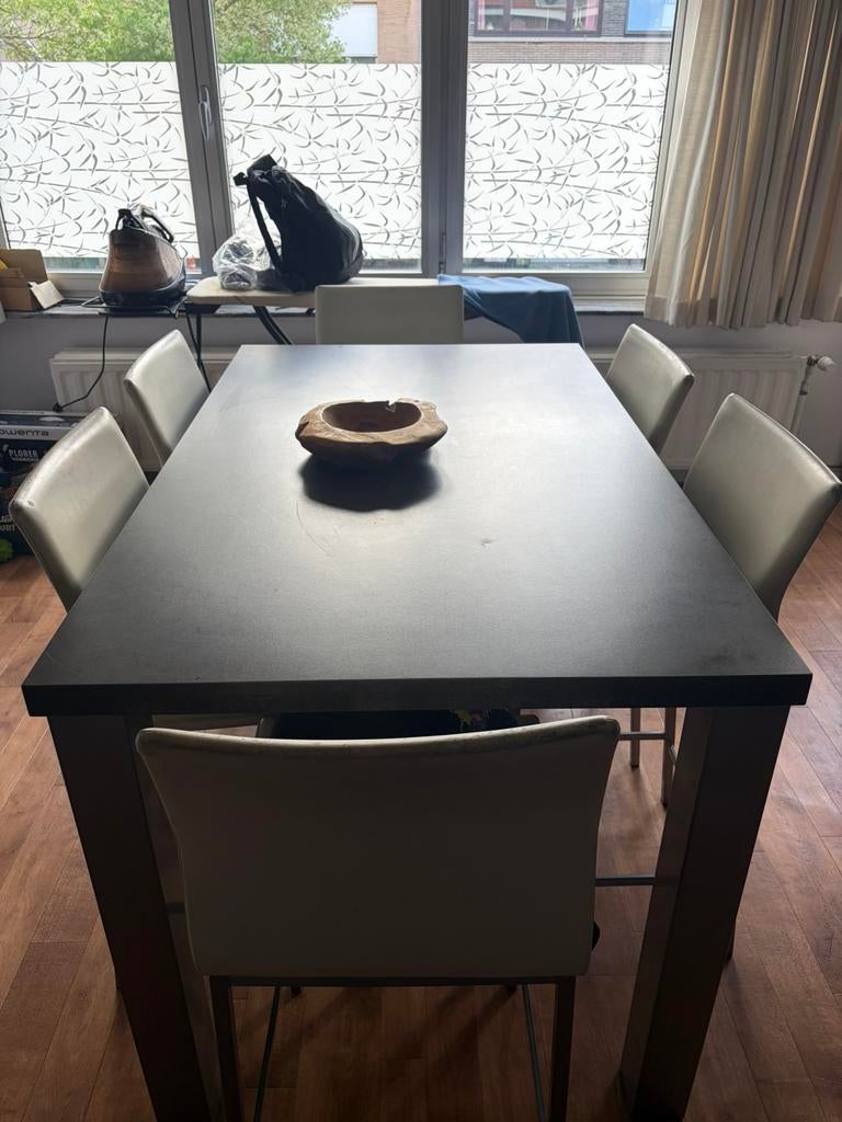 Hoge tafel en stoelen, Enlèvement, Utilisé