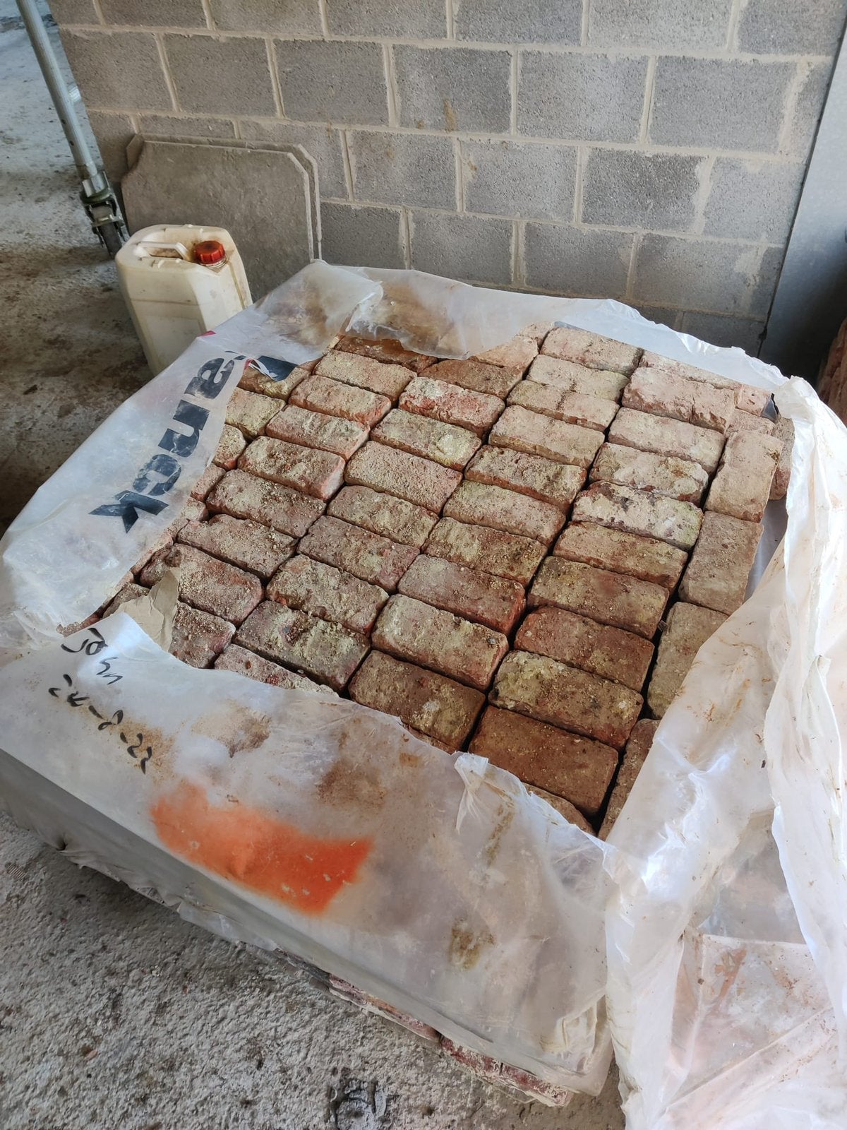 Gevelssteen klamsteen en paepesteen recup, Doe-het-zelf en Bouw, Ophalen, Zo goed als nieuw