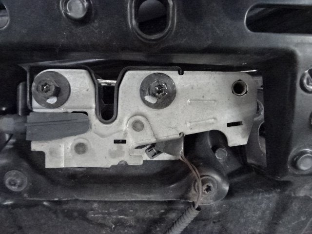 SERRURE CAPOT Porsche Panamera (970) (01-2009/12-2016), Utilisé, Rue de l'Espoir 34 34
4030  GRIVEGNÉE, BE, Info@Collignon.be