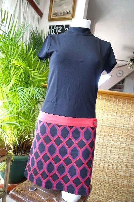 zwart rood bijzondere jurk, Kleding | Dames, Jurken, Gedragen, Maat 36 (S), Rood, Onder de knie, Ophalen of Verzenden