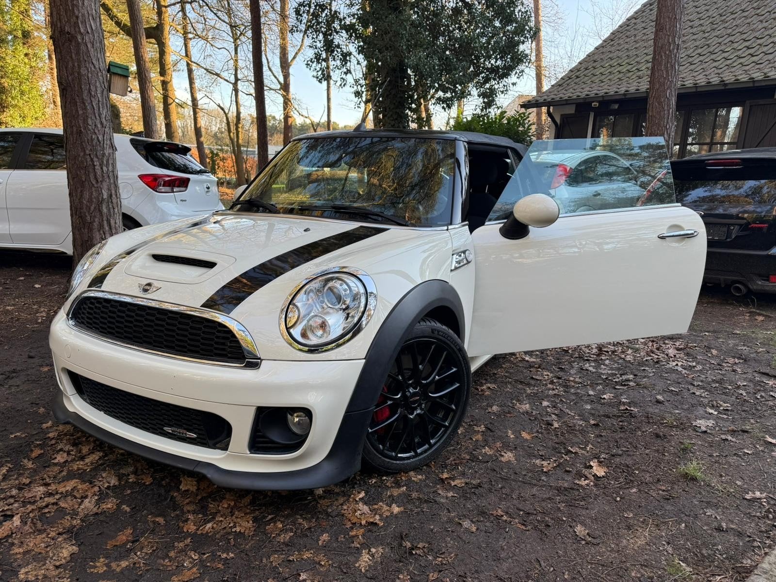 Mini John Cooper Works Cabrio - Top prijs- 0471 8989 30, Auto's, Zwart, Cabriolet, Xenon verlichting, Leder en Stof