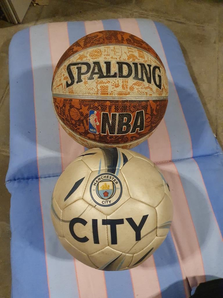Lot de 2 ballons, NBA et Manchester city très bon état, Enlèvement, Ballon
