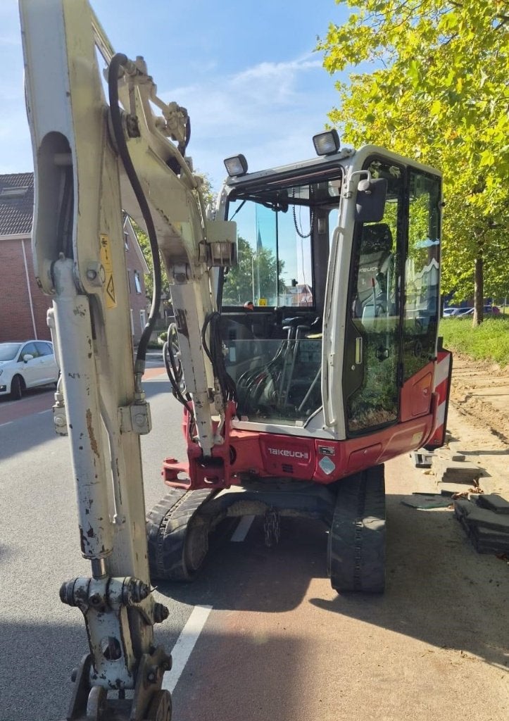 Takeuchi TB230, Ophalen, Gebruikt