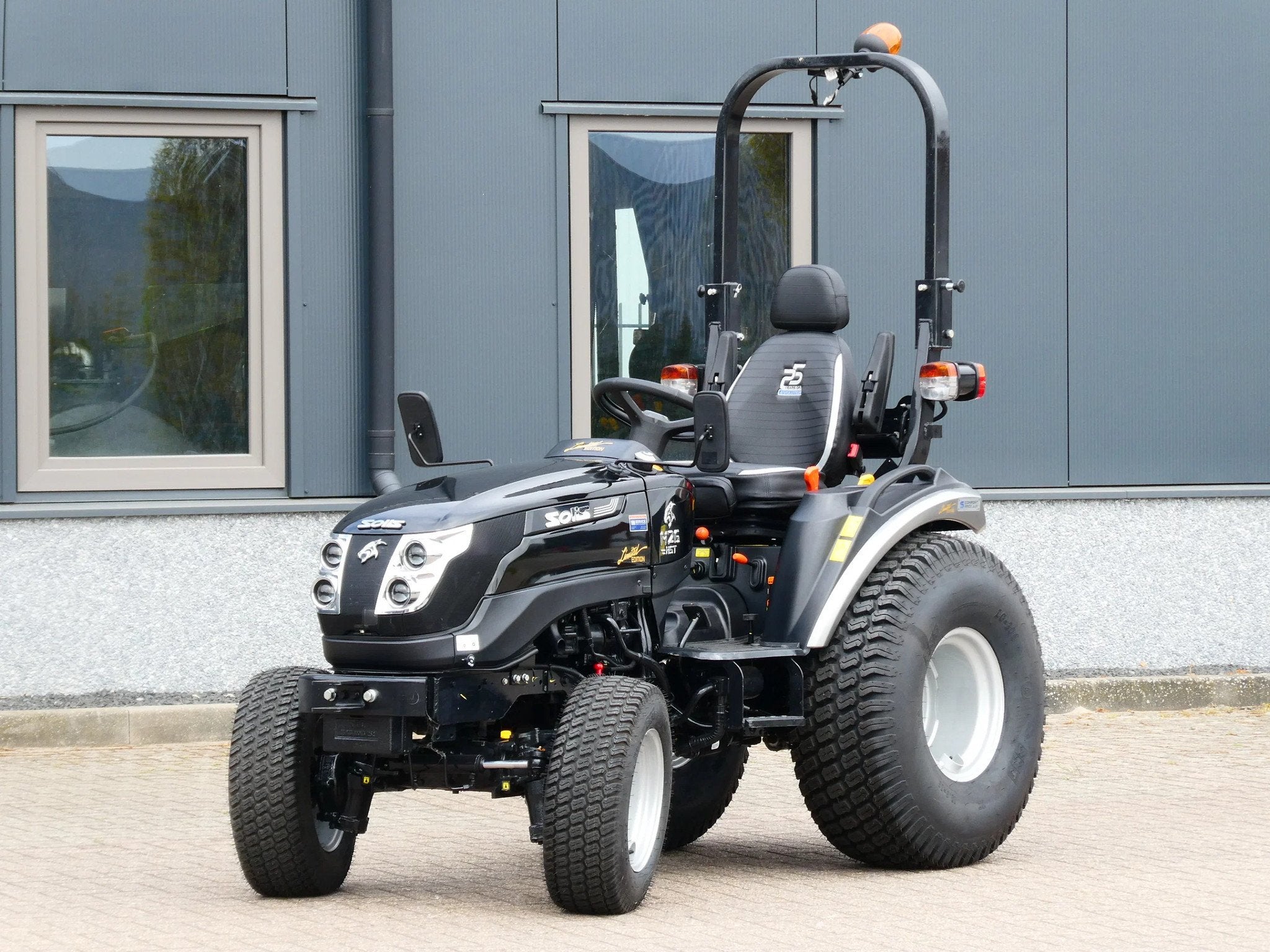 Solis 26H 4wd HST / 0003 Draaiuren / Black Edition, Articles professionnels, Agriculture | Tracteurs, Autres marques, De Maalstroom 3
8255 RN  Swifterbant