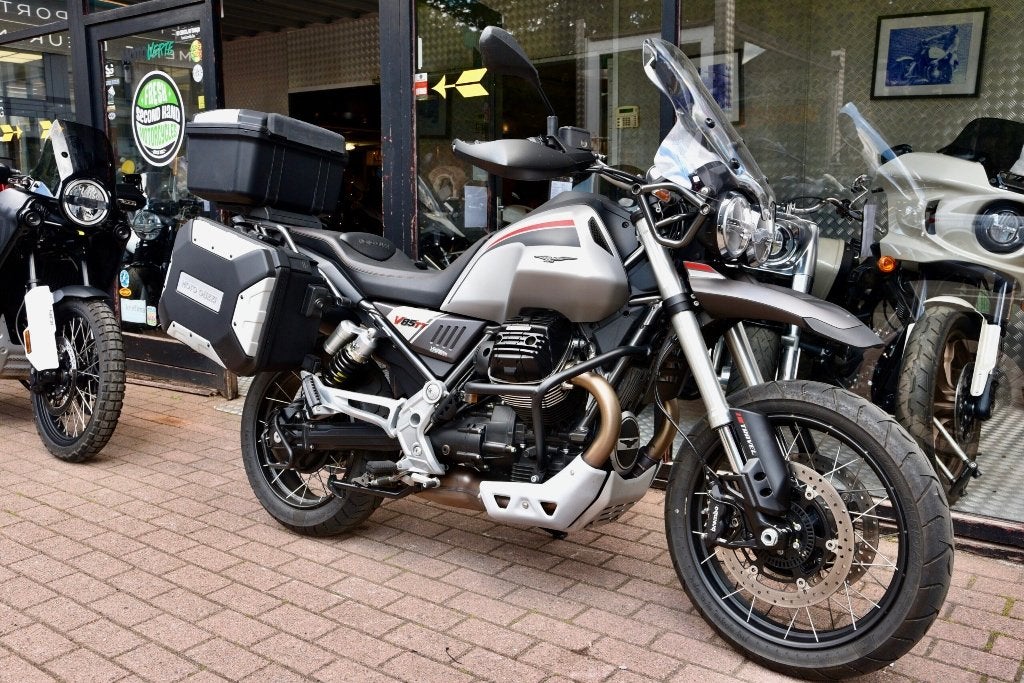 MOTO GUZZI V85TT TRAVEL ***MOTOVERTE.BE***, Motoren, Motoren | Moto Guzzi, 2 cilinders, Occasion, Bedrijf, Toermotor