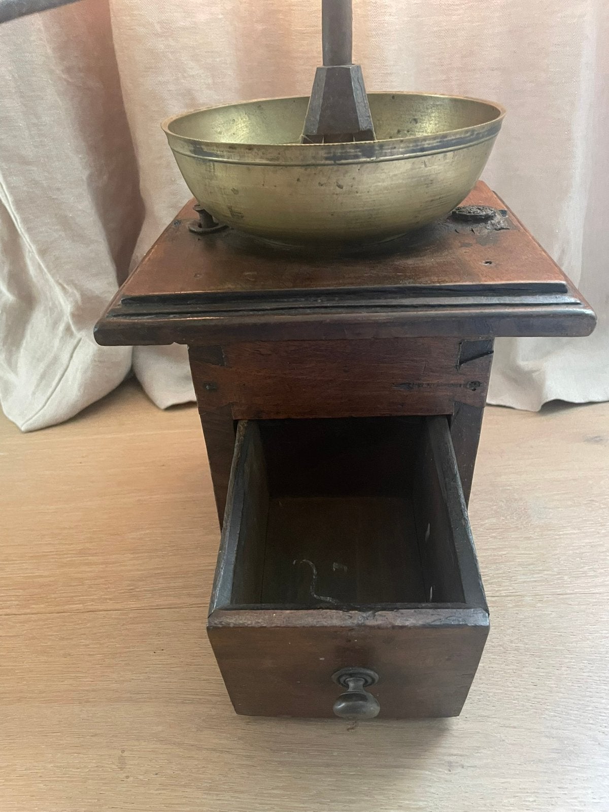 Oude koffiemolen, Ophalen