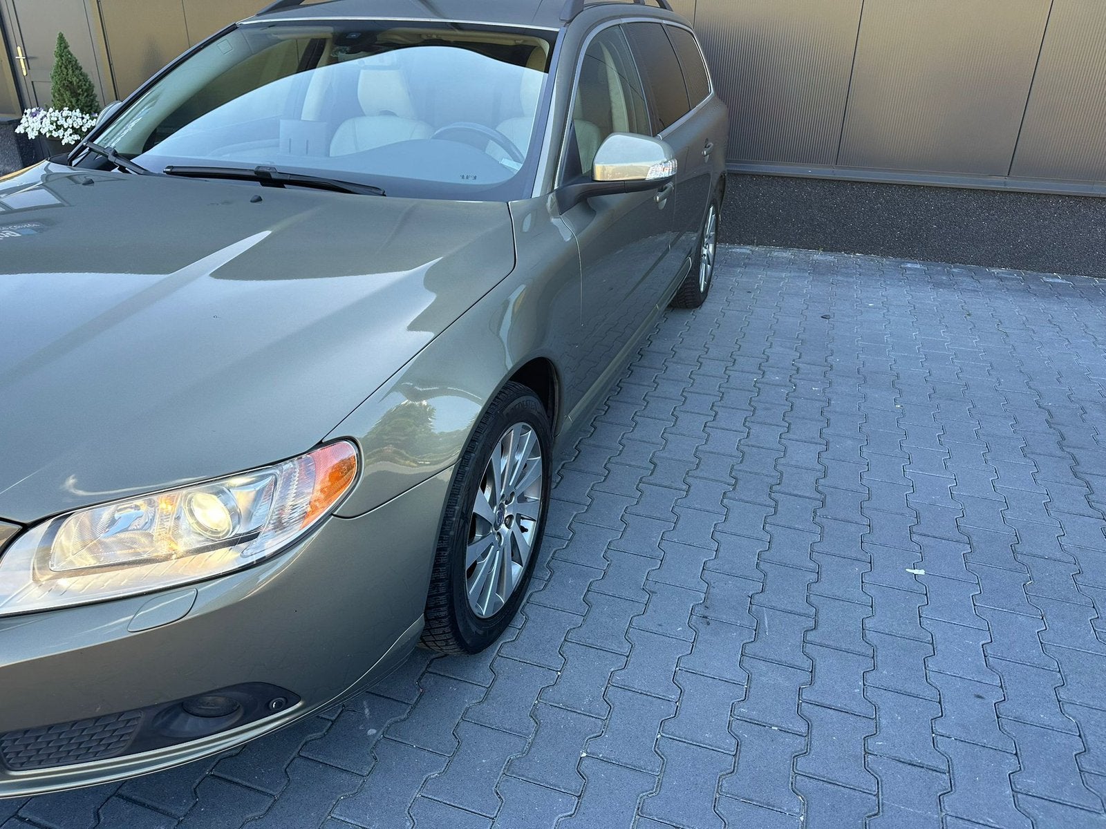Volvo V70 Summum D5 AWD Euro5, Auto's, Volvo, Beige, Vierwielaandrijving, Particulier, 750 kg