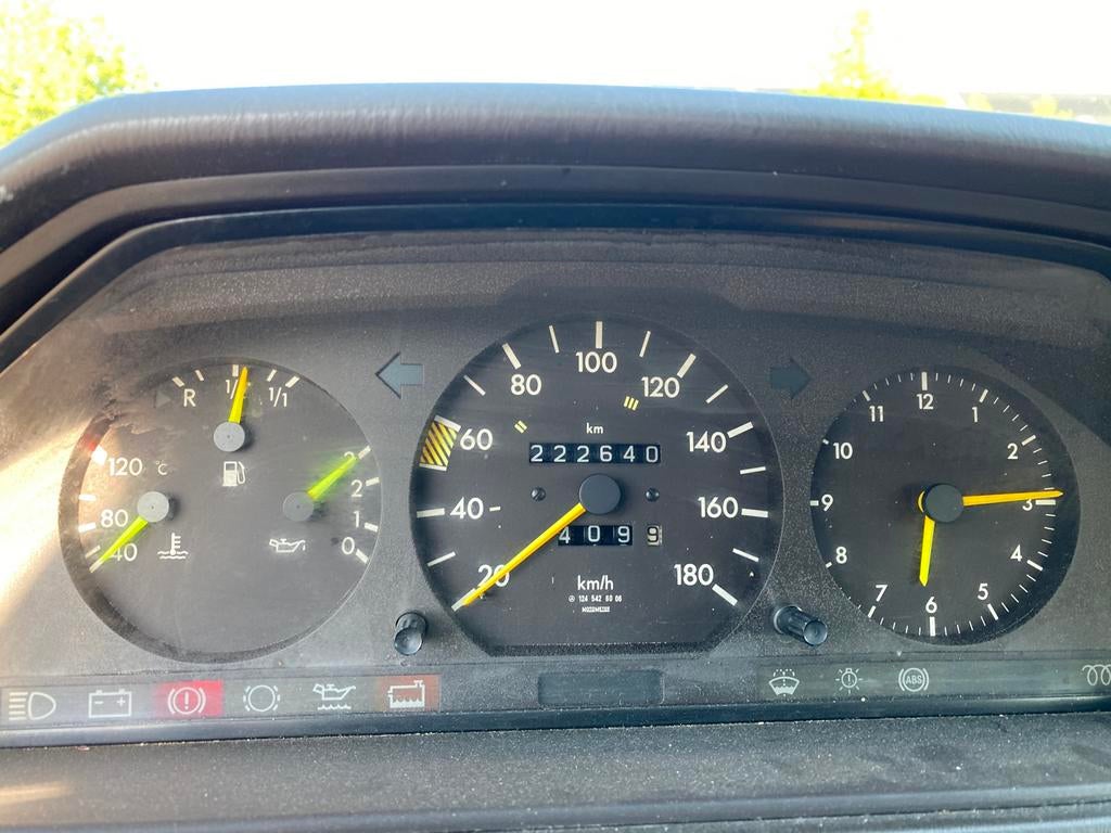 Mercedes 200D oldtimer, foto 3