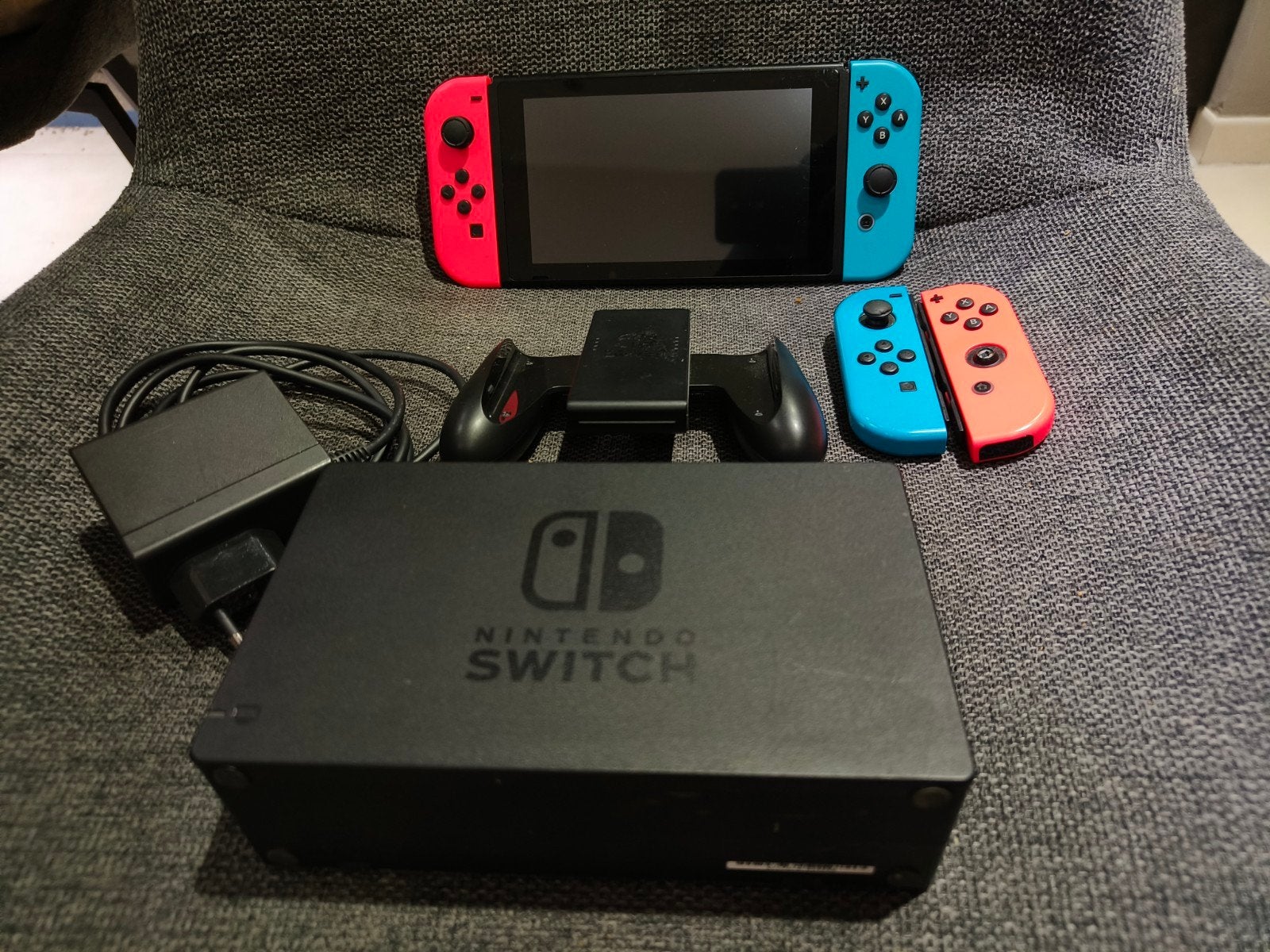 Nintendo switch, Games en Spelcomputers, Ophalen of Verzenden, Zo goed als nieuw, Met 2 controllers, Switch Original