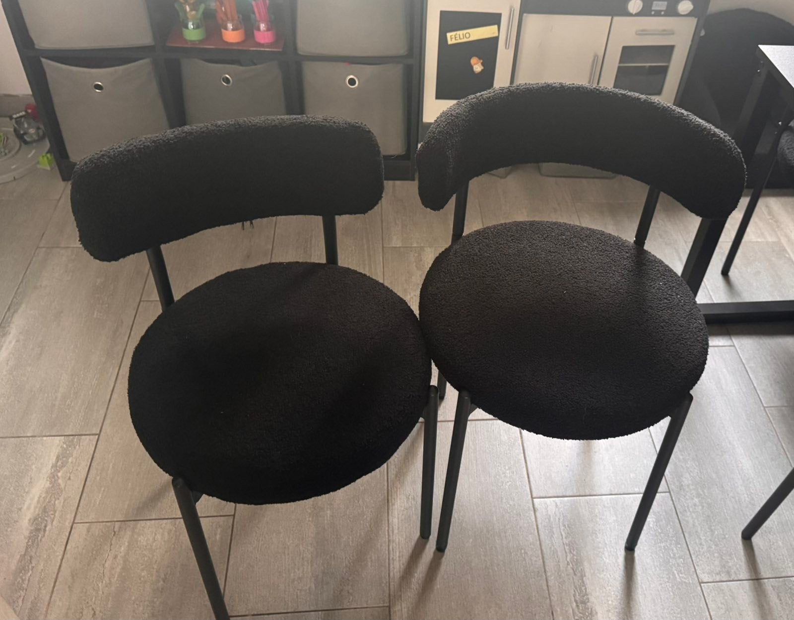 lot de 4 chaises état neuve, Maison & Meubles, Chaises, Enlèvement, Neuf, Noir, Cinq, Six Chaises ou plus