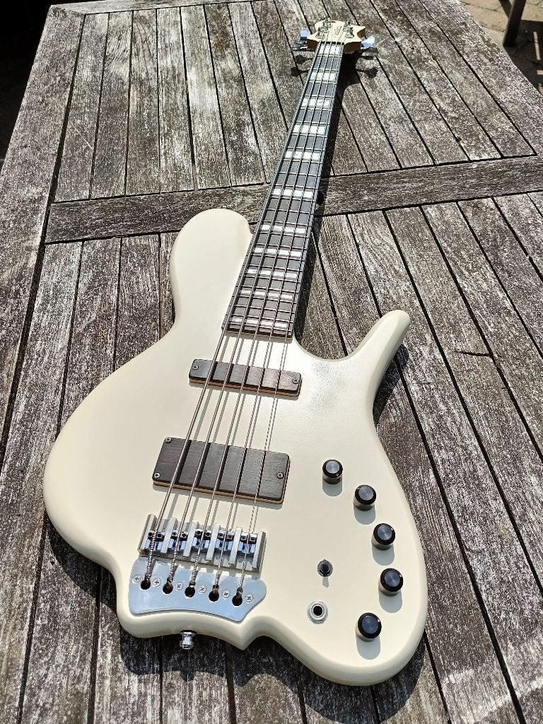 Wood & Tronics Custom 5 (blanc), Musique & Instruments, Instruments à corde | Guitares | Basses, Enlèvement, Comme neuf, Électrique