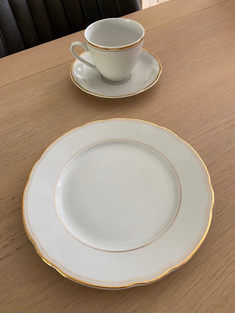 Koffie - en eetservies, Ophalen, Zo goed als nieuw, Compleet servies